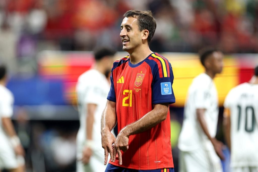 Mikel Oyarzabal មកពីប្រទេសអេស្ប៉ាញ