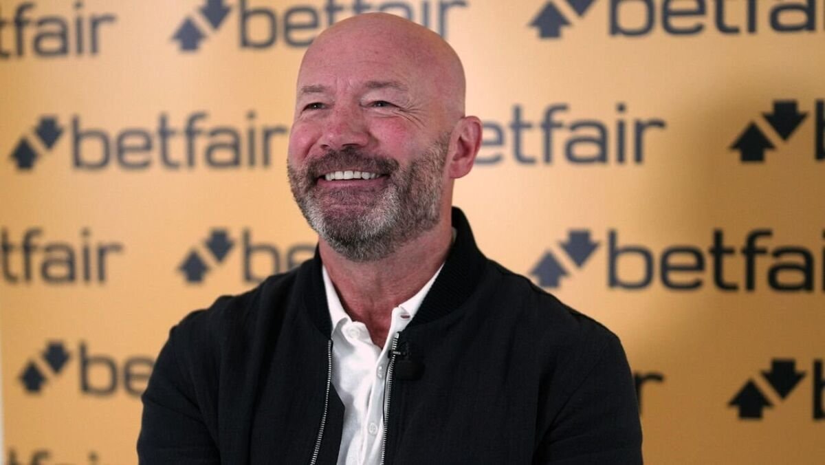 លោក Alan Shearer ។