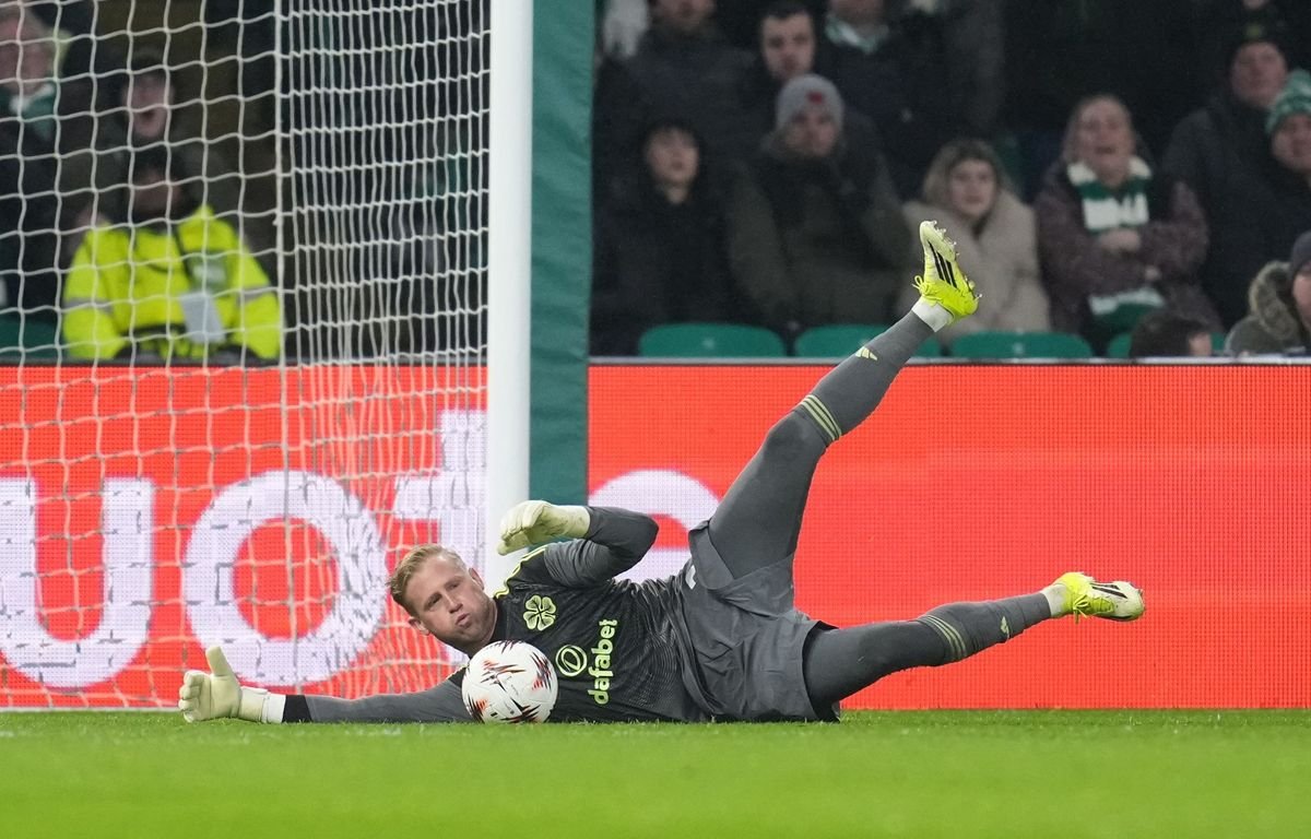 Kasper Schmeichel ក្នុងការប្រកួតទល់នឹង Stuttgart