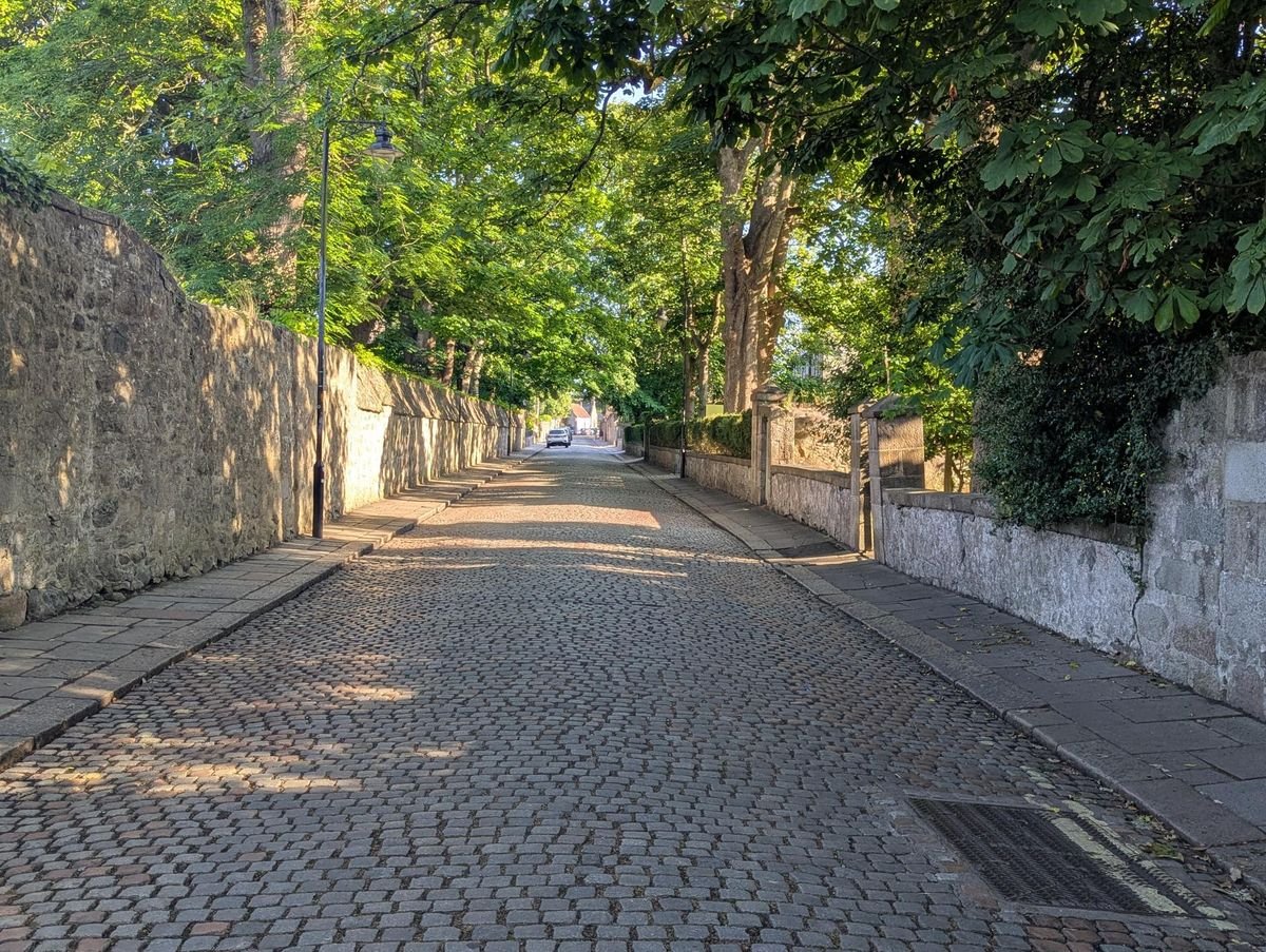 ផ្លូវចាស់ Aberdeen ផ្លូវក្រាលកៅស៊ូ 