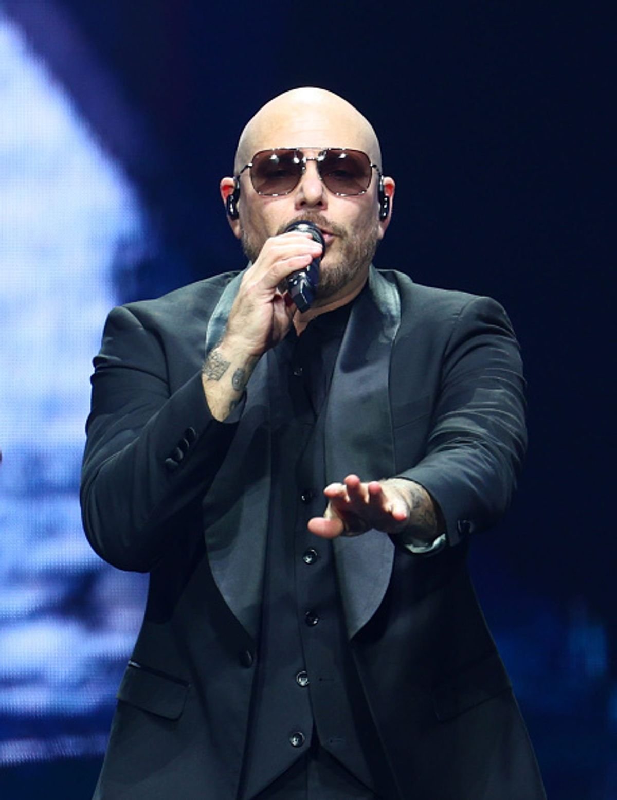 Pitbull សម្តែងជាផ្នែកនៃ Trilogy Tour ជាមួយ Ricky Martin និង Enrique Iglesias នៅមជ្ឈមណ្ឌល Xcel Energy នៅ St. Paul រដ្ឋ Minnesota នៅថ្ងៃទី 16 ខែកុម្ភៈ ឆ្នាំ 2024