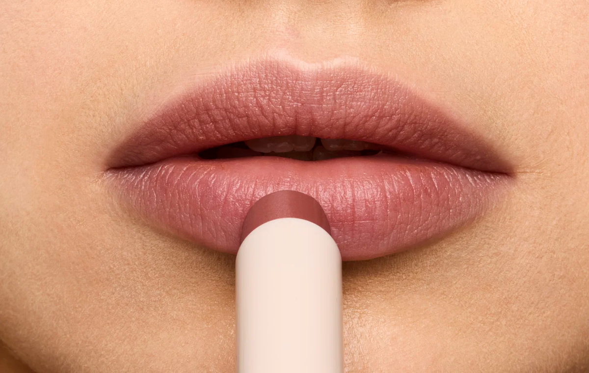 ក្រែមលាបមាត់ម៉ាក Max Factor មានពណ៌ផ្សេងៗគ្នា