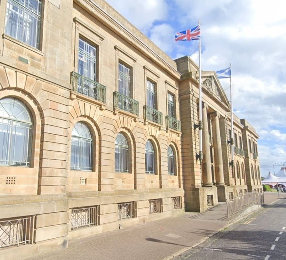 ទីស្នាក់ការក្រុមប្រឹក្សា South Ayrshire ជាកន្លែងដែលគណៈរដ្ឋមន្ត្រីនឹងជួបពិភាក្សាគ្នាអំពីរបាយការណ៍នេះ។