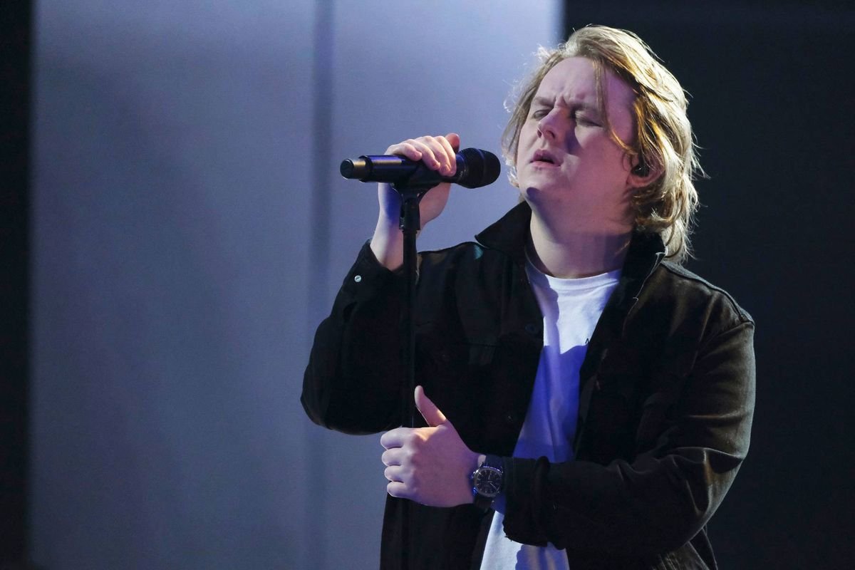 លោក Lewis Capaldi 