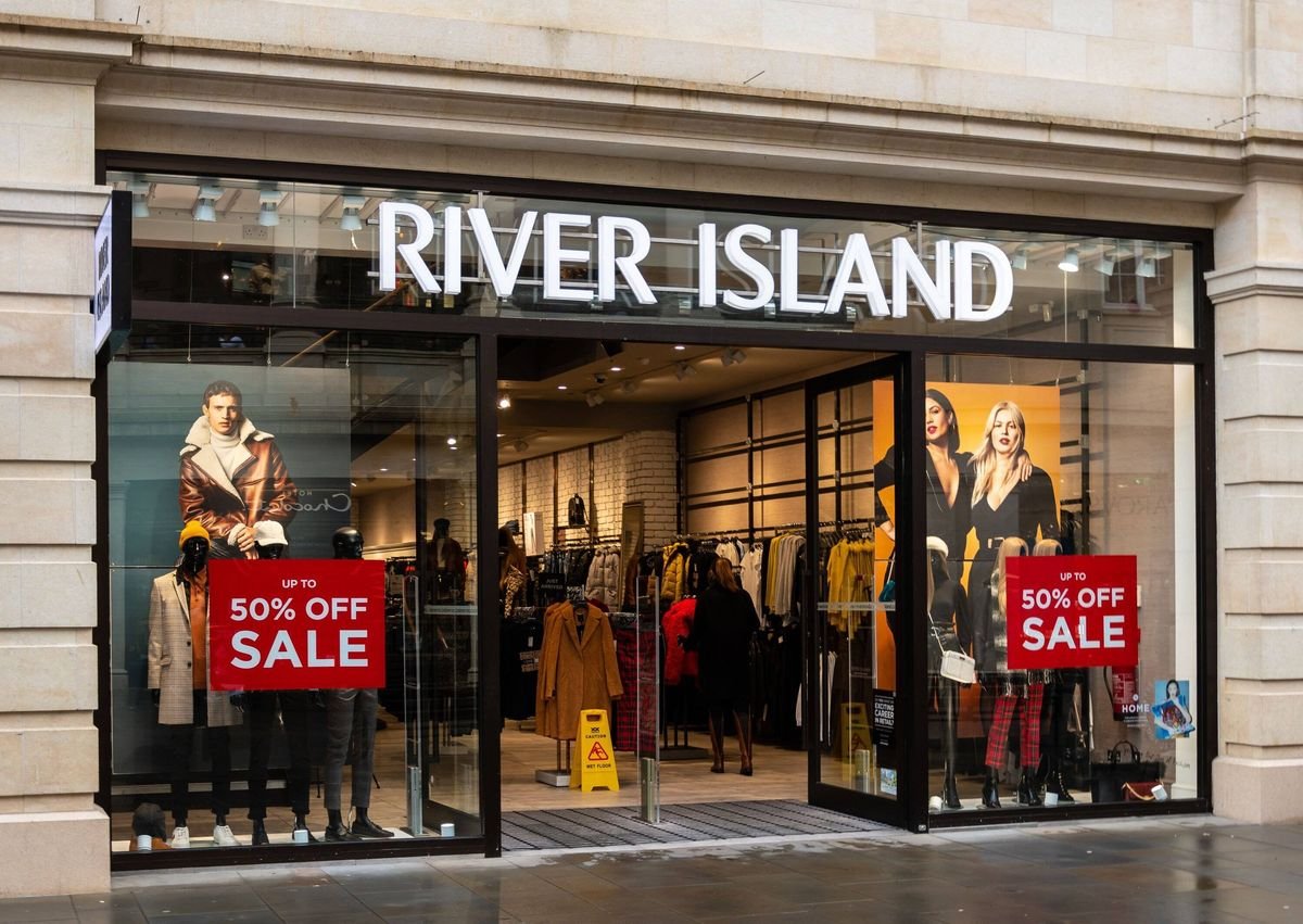 ច្រកចូលហាងលក់សំលៀកបំពាក់ River Island នៅ Southgate St