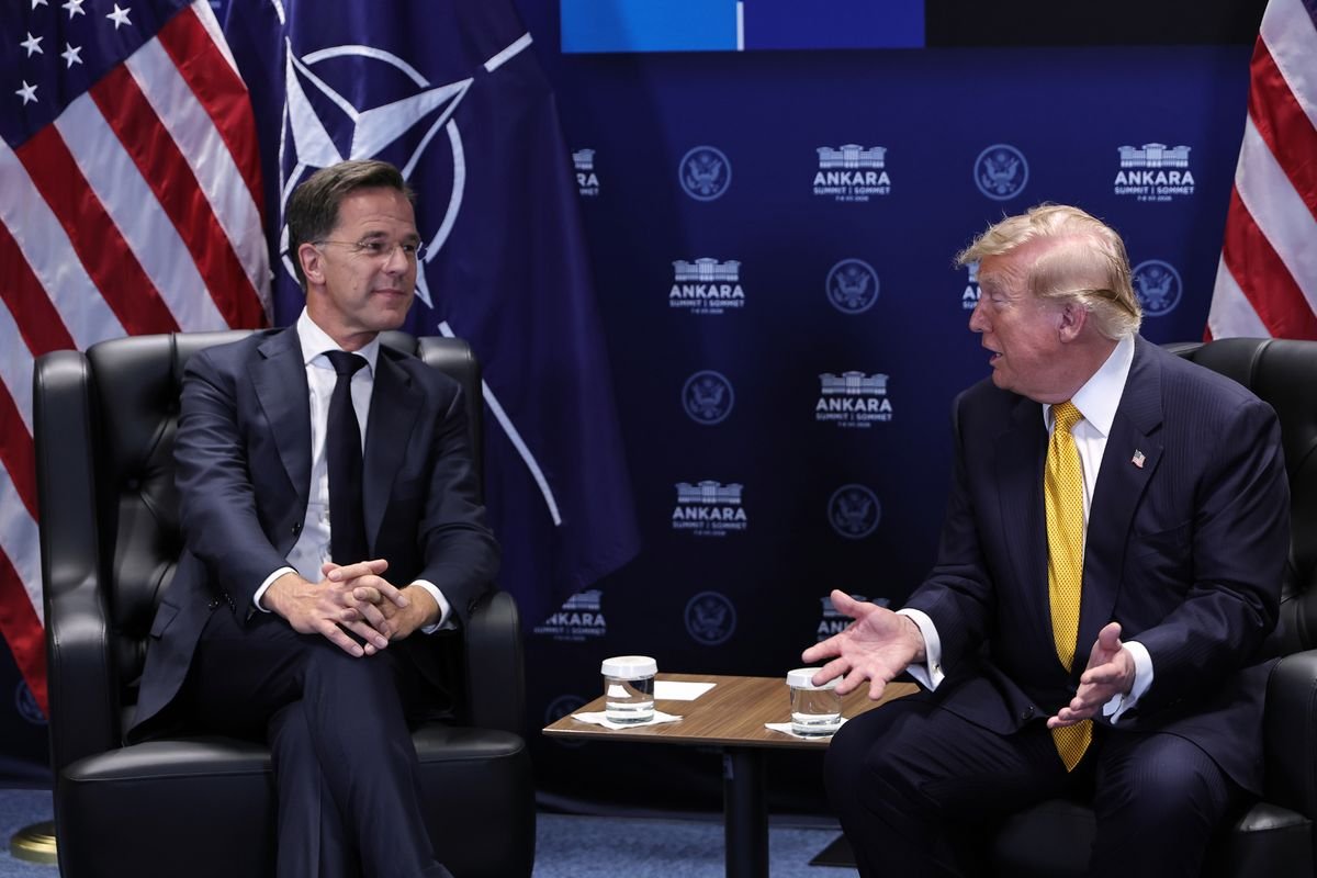 លោក​ប្រធានាធិបតី Donald Trump និយាយ​ជាមួយ​អគ្គលេខាធិការ​អង្គការ​ណាតូ លោក Mark Rutte ក្នុង​អំឡុង​ពេល​កិច្ច​ប្រជុំ​មួយ​នៅ​ក្នុង​កិច្ច​ប្រជុំ​កំពូល​របស់​អង្គការ​ណាតូ នៅ​ក្នុង​ទីក្រុង​អង់ការ៉ា ប្រទេស​តួកគី កាលពី​ថ្ងៃ​ពុធ ទី ៨ ខែ​កក្កដា ឆ្នាំ ២០២៦។ (Filip Singer, រូបភាព​តាមរយៈ AP)