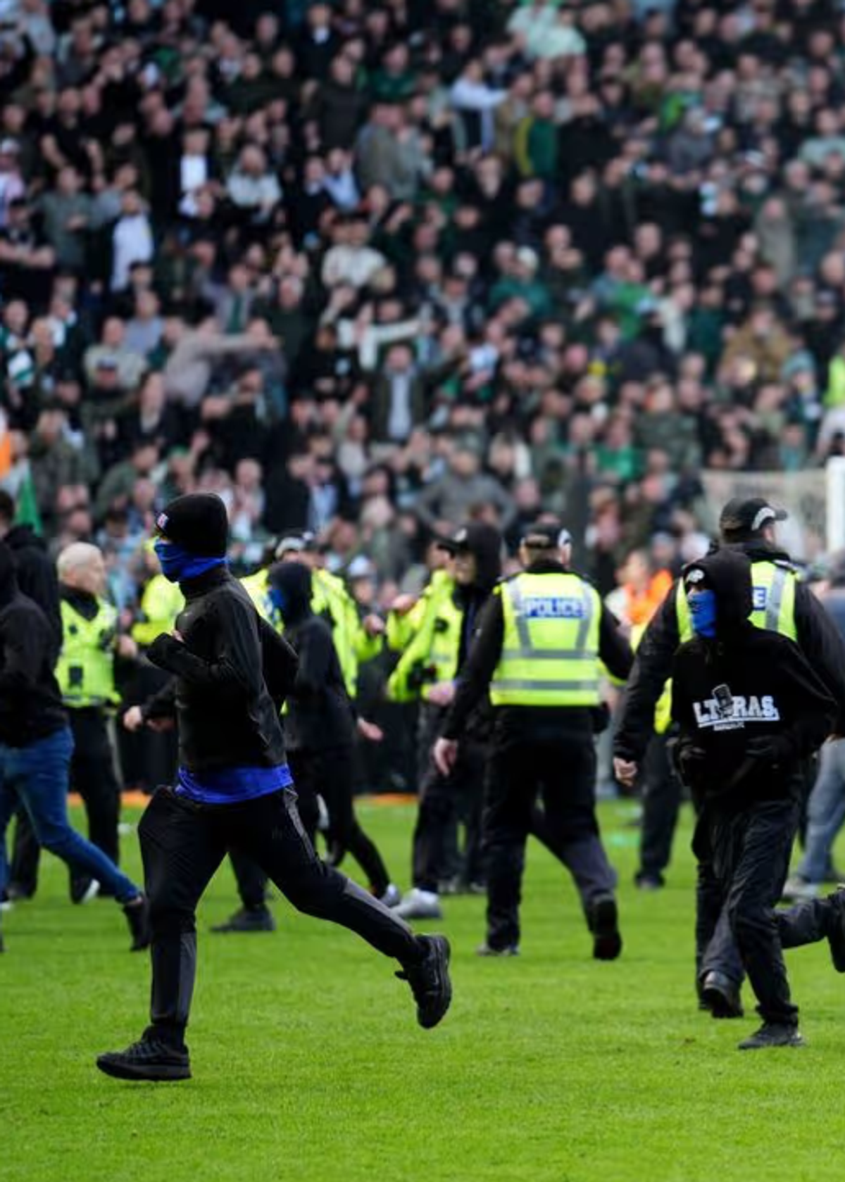 ការលុកលុយលើទីលាន Ibrox បន្ទាប់ពីការទទួលជ័យជម្នះដោយការស៊ុតបាល់ប៉េណាល់ទីរបស់ Celtic បន្ទាប់ពីការប្រកួតវគ្គ 1/4 ផ្តាច់ព្រ័ត្រ Scottish Cup