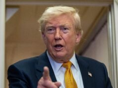 មួយថ្ងៃបន្ទាប់ពីលោក Trump បានអះអាងថាកិច្ចពិភាក្សានឹងកើតឡើង លោកបានគំរាមកំហែងថានឹង«កាត់ផ្តាច់អ៊ីរ៉ង់ទាំងស្រុង»។