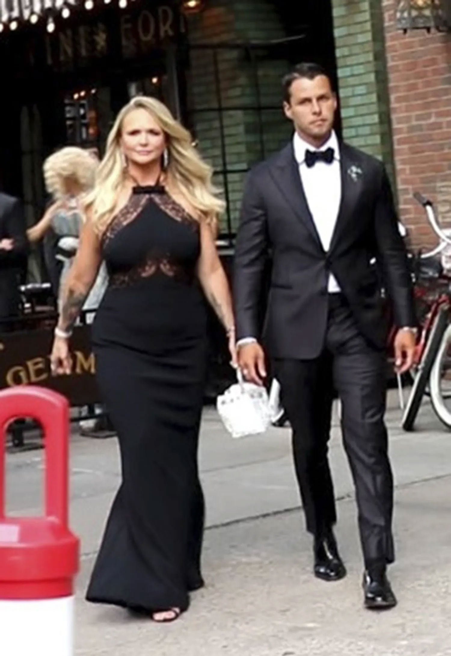 Miranda Lambert បង្ហាញពីការជិះឡានទៅពិធីមង្គលការរបស់ Taylor Swift និង Travis Kelce