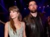 Taylor Swift ភ្ញៀវអាពាហ៍ពិពាហ៍របស់ Travis Kelce បង្ហាញថាគ្មាននរណាដឹងពីពិធីនោះទេ។