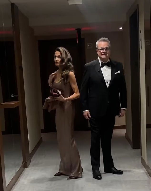 Eric Stonestreet នៃគ្រួសារទំនើបបានទទួលស្គាល់ផ្នែកដ៏ល្អបំផុតនៃពិធីមង្គលការរបស់ Taylor Swift និង Travis Kelce