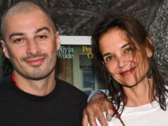 Katie Holmes កំពុង “មានស្នេហា” ម្តងទៀតជាមួយសិល្បករ Jason Bard Yarmosky