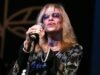 Carly Simon បង្ហាញពីការប្រយុទ្ធដ៏ស្ងៀមស្ងាត់របស់នាងជាមួយនឹងជំងឺផាកឃីនសុន និងការភ័យខ្លាចនៃជំងឺមហារីកកាលពីអតីតកាល