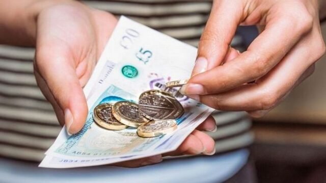 15_Paying-with-money.jpg