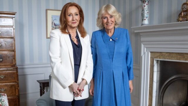 1782922500_La-reine-Camilla-d-Angleterre-et-l-autrice-britannique-J-K-Rowling-2313382.jpg