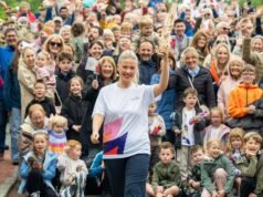 ដំបងរបស់ Commonwealth Games មកដល់ផ្ទះ Dumfries ខណៈដែលការរាប់ថយក្រោយសម្រាប់កម្មវិធីចាប់ផ្តើមនៅទីក្រុង Glasgow