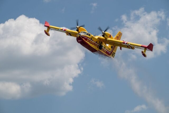 1783073889_2480642-pour-la-saison-estivale-onze-canadairs-sur-douze-s.jpg