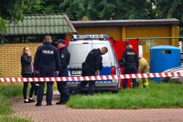 1783120674_2481191-la-police-intervient-sur-la-scene-de-crime-ou-l-ar.jpg