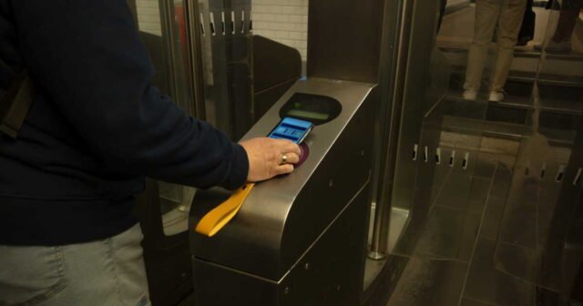 1783120928_le-navigo-annuel-arrive-sur-smartphone-mais-il-faudra-encore-attendre-sur-iphone.jpg