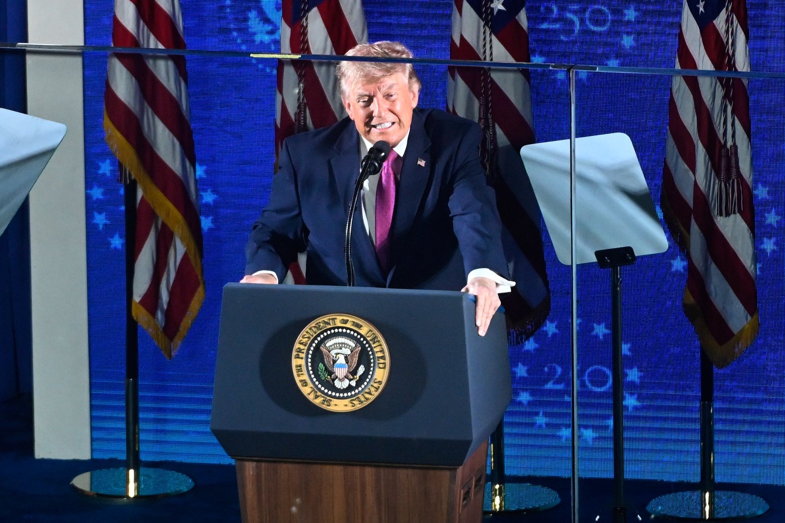 លោក Donald Trump បាននិយាយពី Mount Rushmore កាលពីល្ងាចថ្ងៃសុក្រ