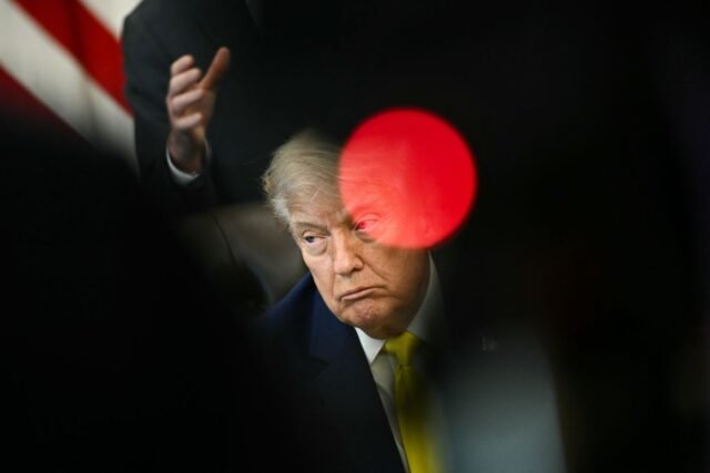 1783177560_2476254-donald-trump-dans-le-bureau-ovale-a-washington-eta.jpg