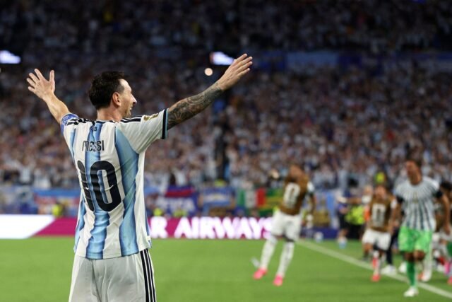 1783204313_2481741-le-capitaine-de-l-argentine-lionel-messi-face-au-c.jpg