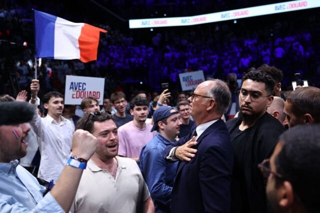 1783276012_24821212-edouard-philippe-au-centre-a-droite-fondateur-et-p.jpg