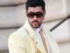 Bad Bunny បើកកម្មវិធី Fashion Week ជាមួយនឹងចំណងមិនធម្មតាមួយថ្ងៃបន្ទាប់ពីការប្រគុំតន្ត្រីចុងក្រោយរបស់គាត់នៅទីក្រុងប៉ារីស