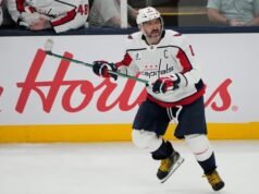 Alex Ovechkin បានត្រលប់មកវិញសម្រាប់រដូវកាលមួយផ្សេងទៀត ហើយមិនប្រាកដថានេះនឹងក្លាយជាចុងក្រោយរបស់គាត់ឬយ៉ាងណានោះទេ។