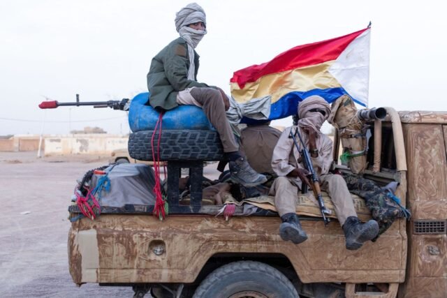 1783394755_2482756-des-touaregs-patrouillent-dans-la-ville-de-kidal-l.jpg