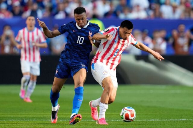 1783404867_2483383-kylian-mbappe-face-au-joueur-paraguayen-diego-gome.jpg