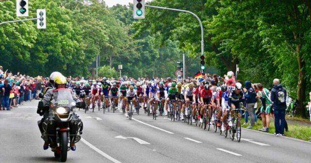 1783458594_tour-de-france-quel-est-le-salaire-de-tadej-pogacar-quadruple-vainqueur-de-la-grande-boucle.jpg