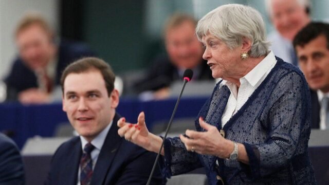 1783711264_anne-Widdecombe-001.jpg