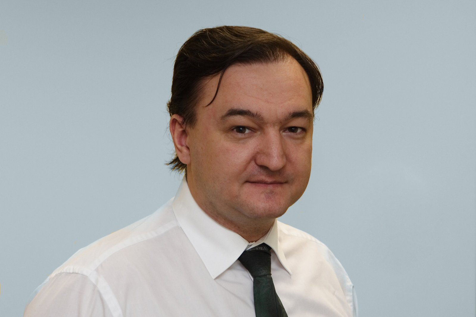 មេធាវីរុស្ស៊ីលោក Sergei Magnitsky ត្រូវបានសម្លាប់ក្នុងឆ្នាំ ២០០៩ បន្ទាប់ពីត្រូវបានចាប់ខ្លួនពីបទបង្ហាញការក្លែងបន្លំពន្ធពាក់ព័ន្ធនឹងមន្ត្រីរុស្ស៊ី។
