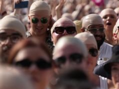 Rapper Pitbull បង្កើតកំណត់ត្រាពិភពលោកសម្រាប់ការប្រមូលផ្តុំក្បាលទំពែកក្លែងក្លាយដ៏ធំបំផុត។