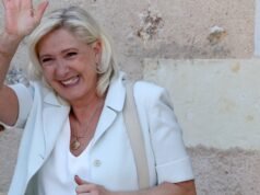 Le Pen បន្តការនាំមុខរបស់នាងក្នុងការបោះឆ្នោតនៅបារាំងបន្ទាប់ពីការសម្រេចរបស់តុលាការ