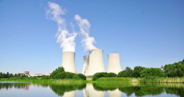 1783820885_canicule-pour-maintenir-la-production-electrique-edf-obtient-une-derogation-environnementale.jpg