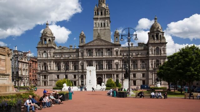 1783862157_3_Glasgow-George-square-and-City-Chambers.jpg