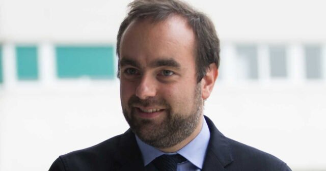 1783979879_grandes-vacances-sous-quelles-conditions-les-ministres-sont-ils-autorises-a-partir-cet-ete.jpg
