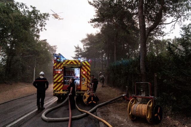 1784051454_2489707-les-pompiers-tentent-d-eteindre-lincendie-qui-se-p.jpg