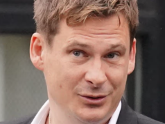 តារាឆ្នើមក្រុមតោខៀវ Lee Ryan ចាញ់បណ្តឹងឧទ្ធរណ៍ជុំវិញការកាត់ទោសការរើសអើងជាតិសាសន៍បន្ទាប់ពីហោះទៅកាន់ទីក្រុង Glasgow