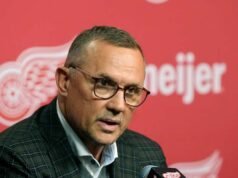 Steve Yzerman កំពុងលាលែងពីតំណែងជាអ្នកគ្រប់គ្រងទូទៅនៃ Detroit Red Wings