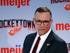 Steve Yzerman កំពុងចូលនិវត្តន៍ក្នុងនាមជា GM និងនាយកប្រតិបត្តិនៃ Detroit Red Wings