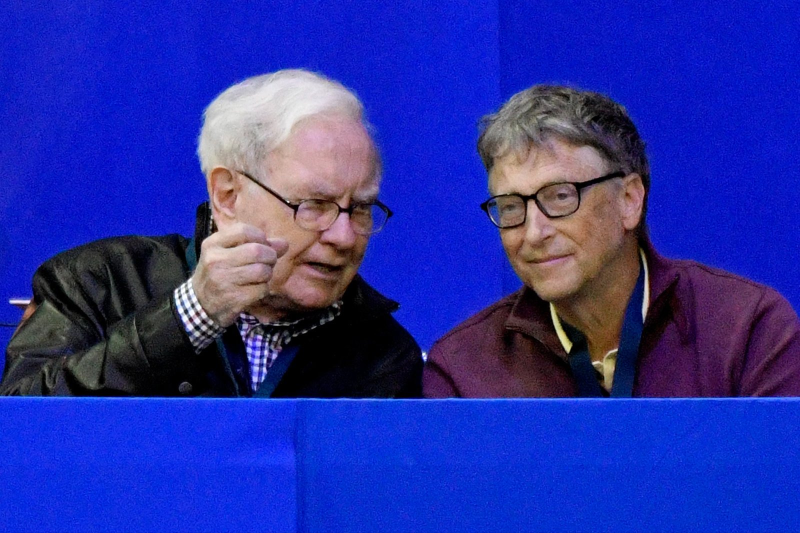 Warren Buffett ជាមួយស្ថាបនិក Microsoft លោក Bill Gates ក្នុងកម្មវិធី International Omaha Jumping Grand Prix 2017