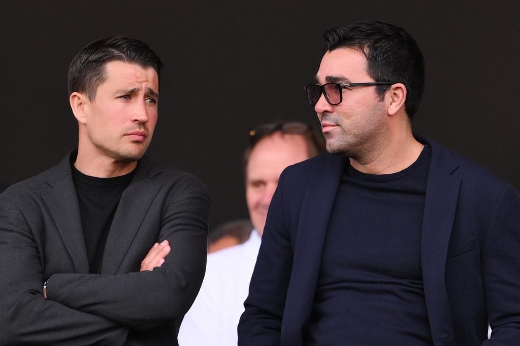 Bojan និង Deco នាយកប្រតិបត្តិមកពី Barcelona
