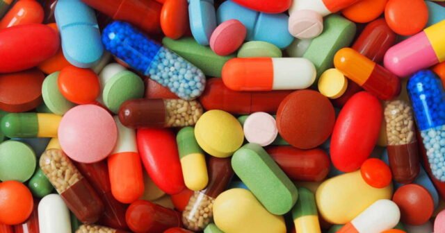 1784232850_chaque-annee-500-millions-d-euros-de-medicaments-rembourses-finissent-a-la-poubelle-sans-etre-utilis.jpeg