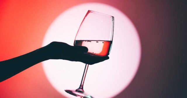 1784285650_investir-dans-le-vin-pourquoi-il-vaut-mieux-oublier-les-grands-crus.jpg