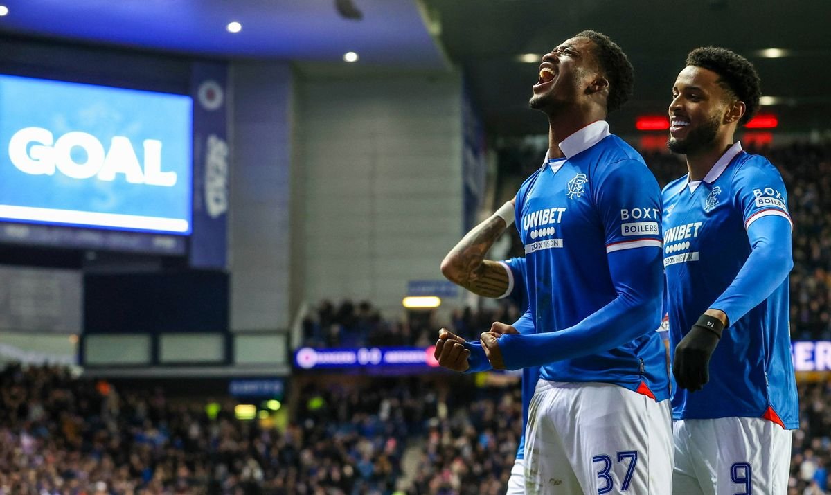 Emmanuel Fernandez របស់ Rangers អបអរគ្រាប់បាល់របស់គាត់ដើម្បីធ្វើឱ្យវា 1-0 ប្រឆាំងនឹង Aberdeen