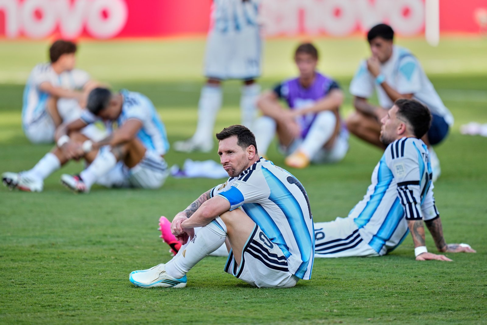 កីឡាករ Lionel Messi របស់អាហ្សង់ទីន បញ្ចេញប្រតិកម្ម បន្ទាប់ពីក្រុមរបស់គាត់ចាញ់ អេស្បាញ ក្នុងវគ្គផ្តាច់ព្រ័ត្រ World Cup