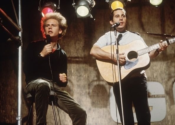 1784601534_2490299-le-duo-pop-simon-garfunkel-se-produit-dans-l-emiss.jpg